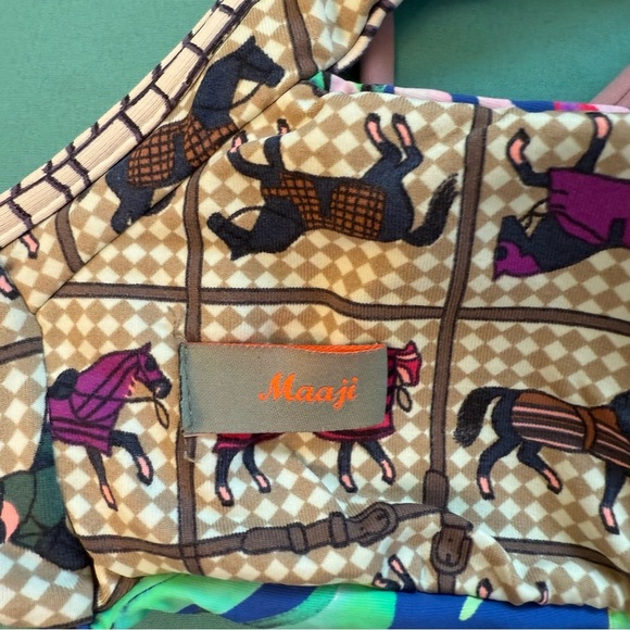 Maaji reversible woman’s  Swim Set tropical  bikini lined lightly padded size S - Picture 3 of 5